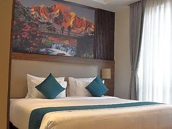 Dees Boutique Hotel 4*