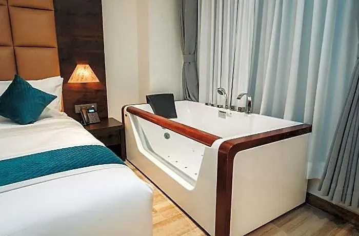 Dees Boutique Hotel 4*